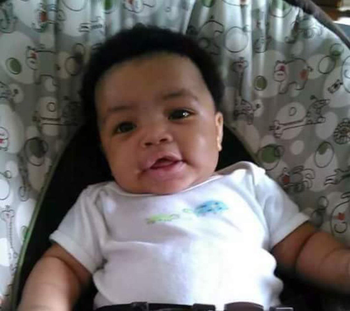 Kyinthisbitch's tweet image. My little mans would've been 3 today. Can't wait til sis has your little brother. 👼🏾👼🏾👼🏾 #ripjonathan