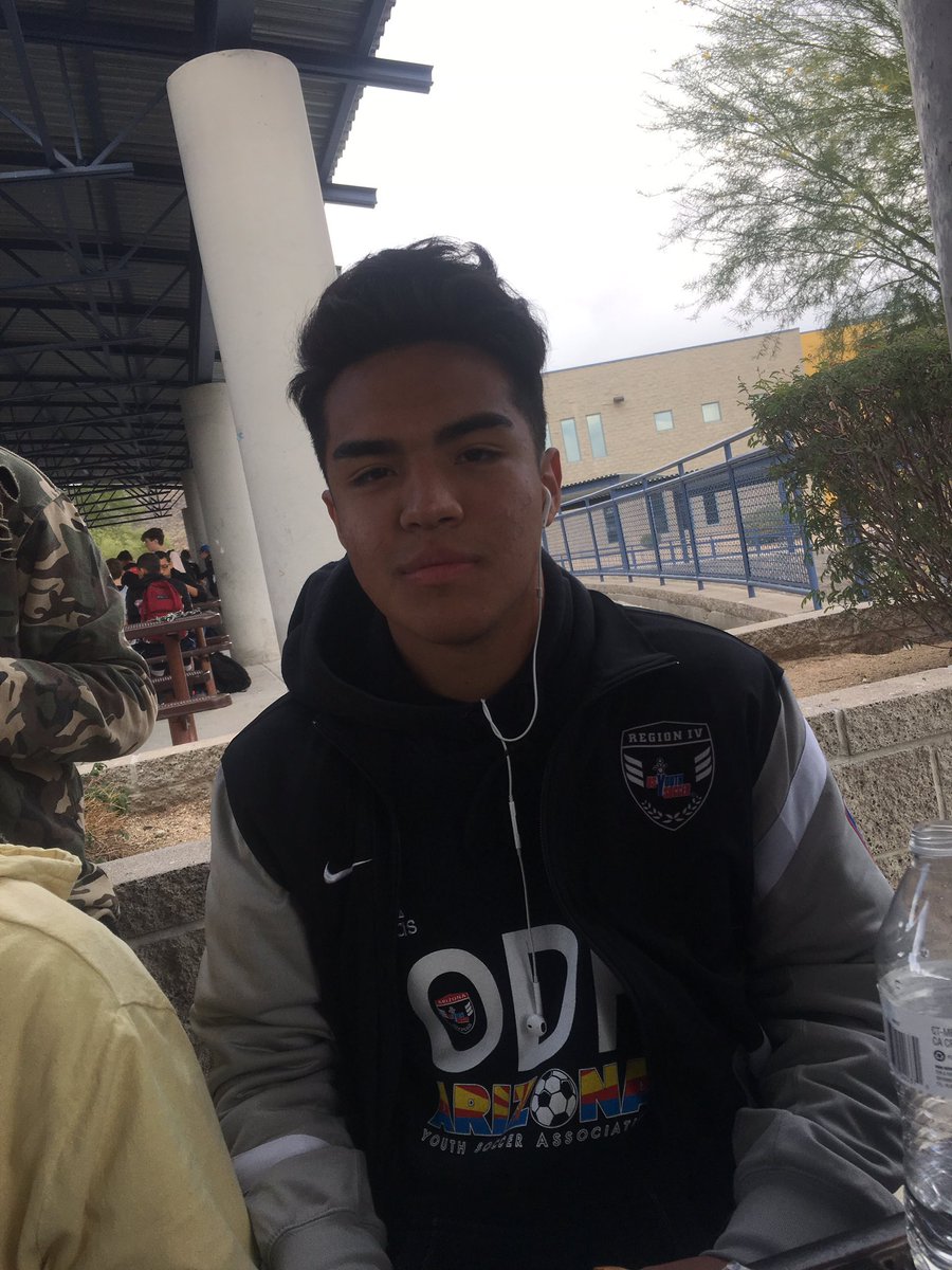 dcase2514's tweet photo. 223 retweets by tomorrow at 4:43 p.m. and he will shave his head!💇🏽‍♂️ https://t.co/GJcDY51bLT