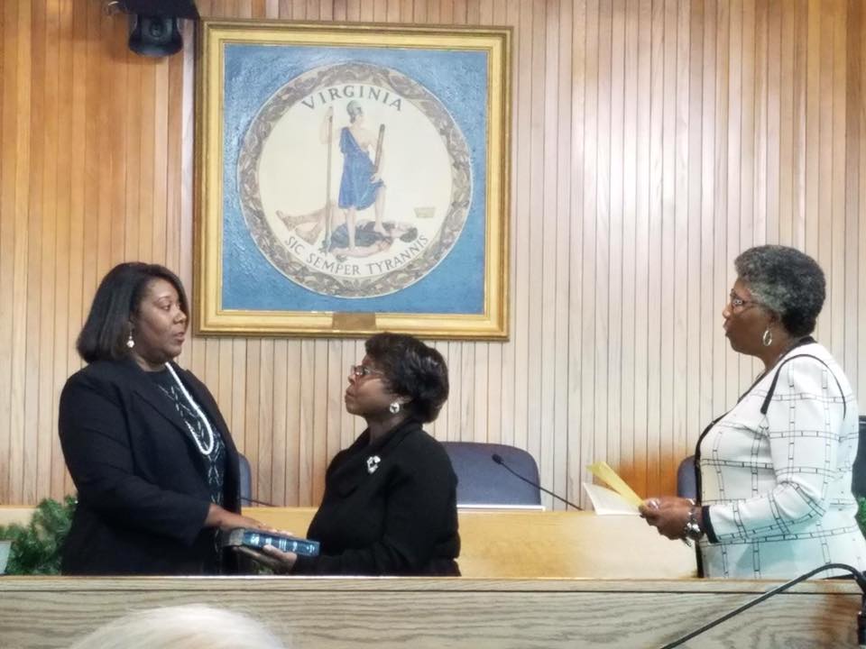 EmergeVirginia's tweet photo. 2016 @EmergeVirginia alumna Angelia Allen was sworn in as the newest member of the Portsmouth School Bd this morning! #Emerge2016 https://t.co/243kab2yUf