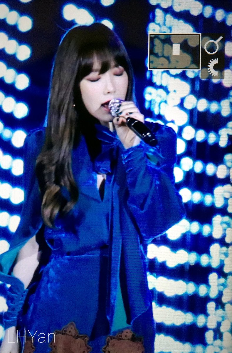 [PIC][01-12-2016]TaeYeon khởi hành đi Hồng Kông để tham dự "2016 Mnet Asian Music Awards" vào hôm nay  - Page 5 CysZiXnXUAAT0R0