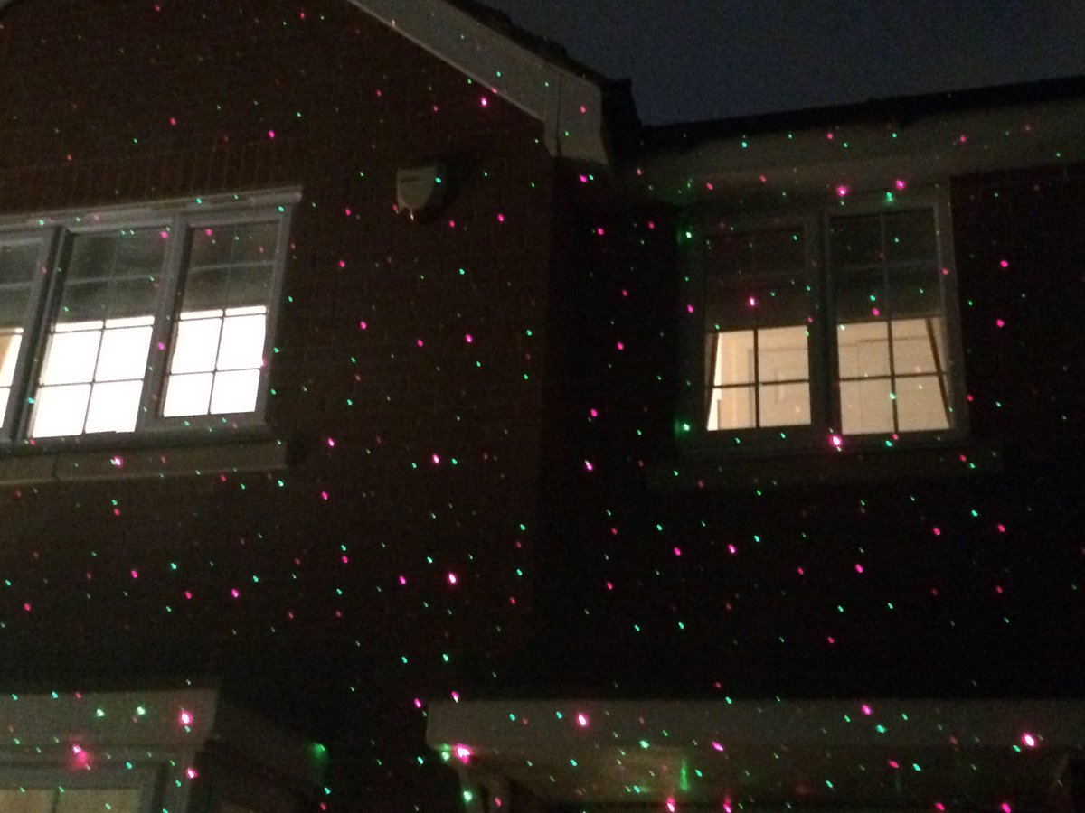 My #christmas lights projector is ace! Goodbye to cold awkward hours with a ladder. Wish I'd bought one sooner 😊