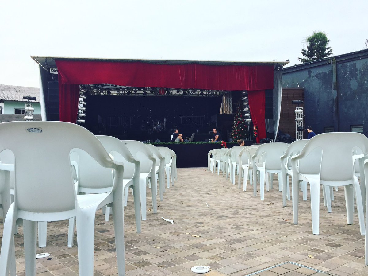 natalemcanela's tweet photo. Aqui na Praça João Corrêa já está tudo pronto para o espetáculo Christmas In Concert, do Sonho de Natal. É logo mais, às 21h! 😍 https://t.co/LxTu4AjOi1