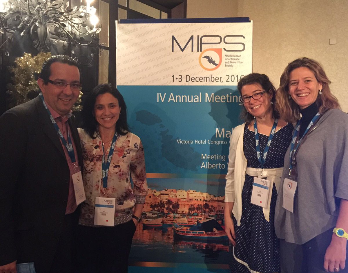 Parte de nuestro equipo en el #MIPS2016 presentando su estudio. ¡Bravo!