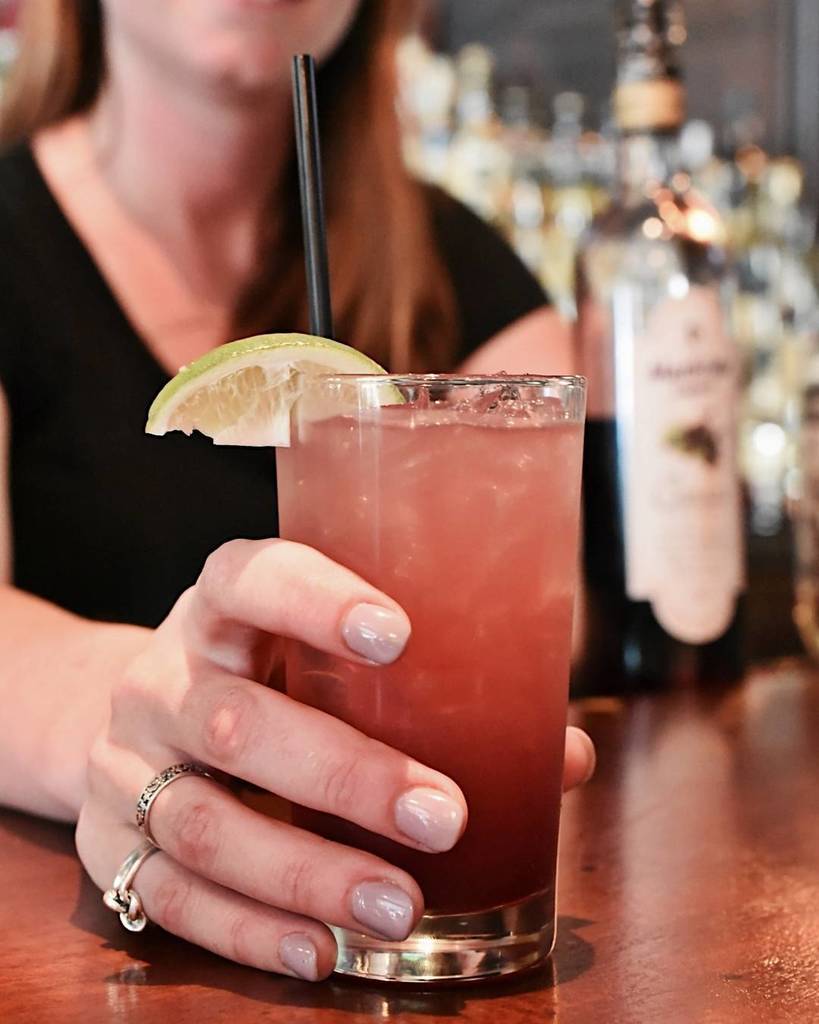 ScottishArms's tweet photo. Start off your weekend w/ Happy Hour here at The Scottish Arms from 2-6pm.  #properpub #cocktails #happyhourstl https://t.co/FJfNeYglF5