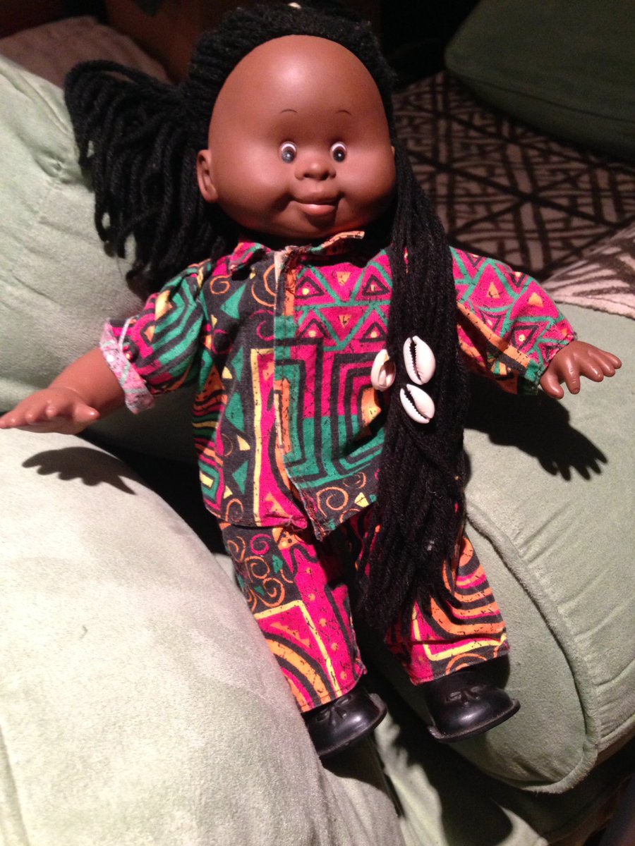 azmandiela's tweet photo. cowrie shelly from her 90's california days! @daltonhiggins5 @jajubeM @Reh_aset @kevinaormsby @Nef1122  @GriotsArts https://t.co/vK7KMO1jB5