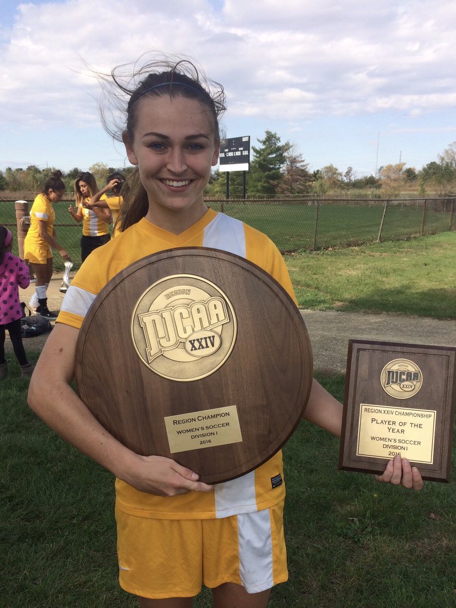 UncommittedGrls's tweet photo. A great year capped of as an @NJCAA All American. Well done @emckenzieX, well deserved. #inspirational #studentathlete ⚽️🇺🇸 https://t.co/tYXO8Ng2kY