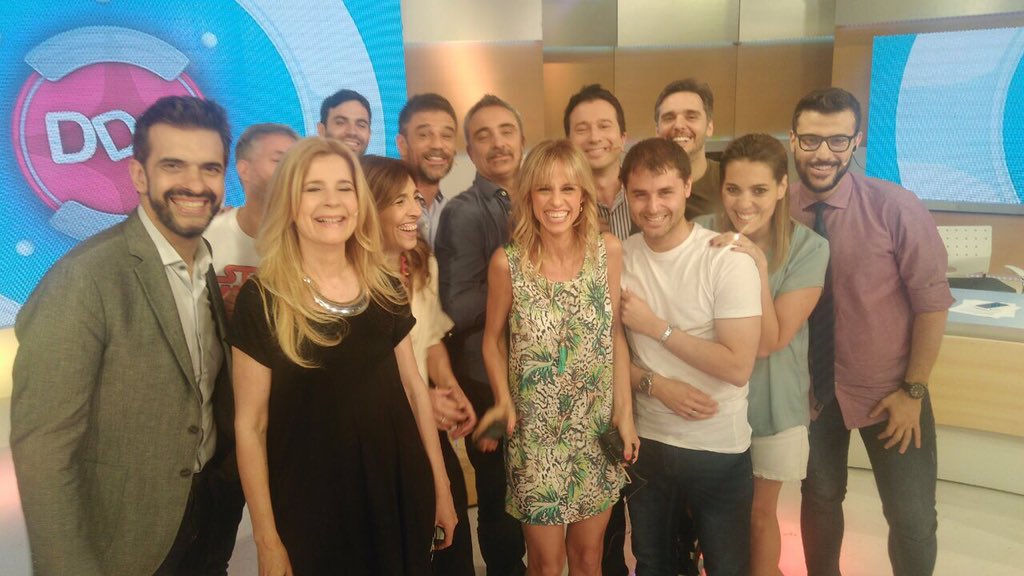 gonzalez_lucas's tweet photo. El equipo de @ddm_oficial mejor Magazine y #Marianafabbiani mejor conducción femenina 👏👏👏#premiostato @AngeldebritoOk @luisbremer https://t.co/ZjjVXBI5NP