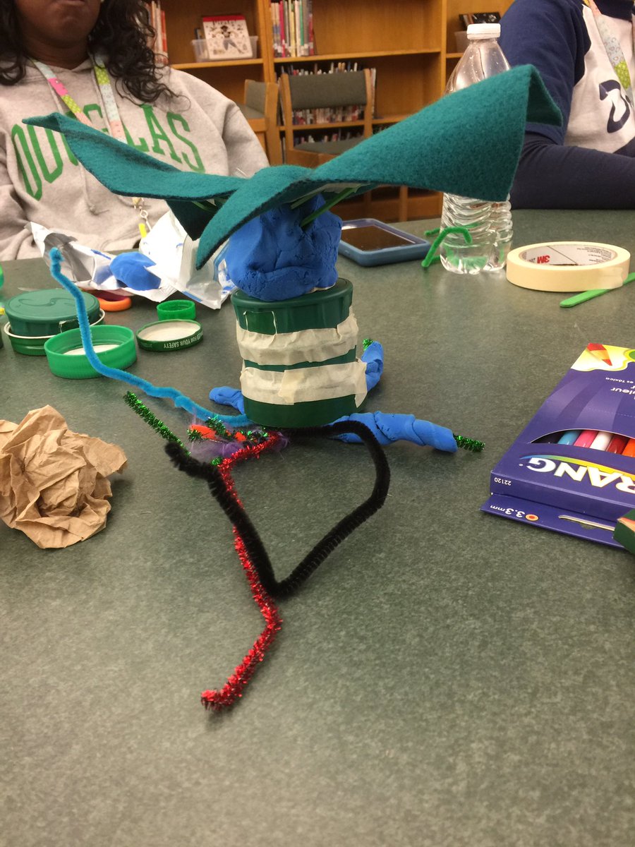 DouglasESDragon's tweet image. @WCPSS @wcpssmagnets @PTADouglasES Altering oak trees to survive in varying ecosystems #scienceartsintegration #profdev #balancedlearning