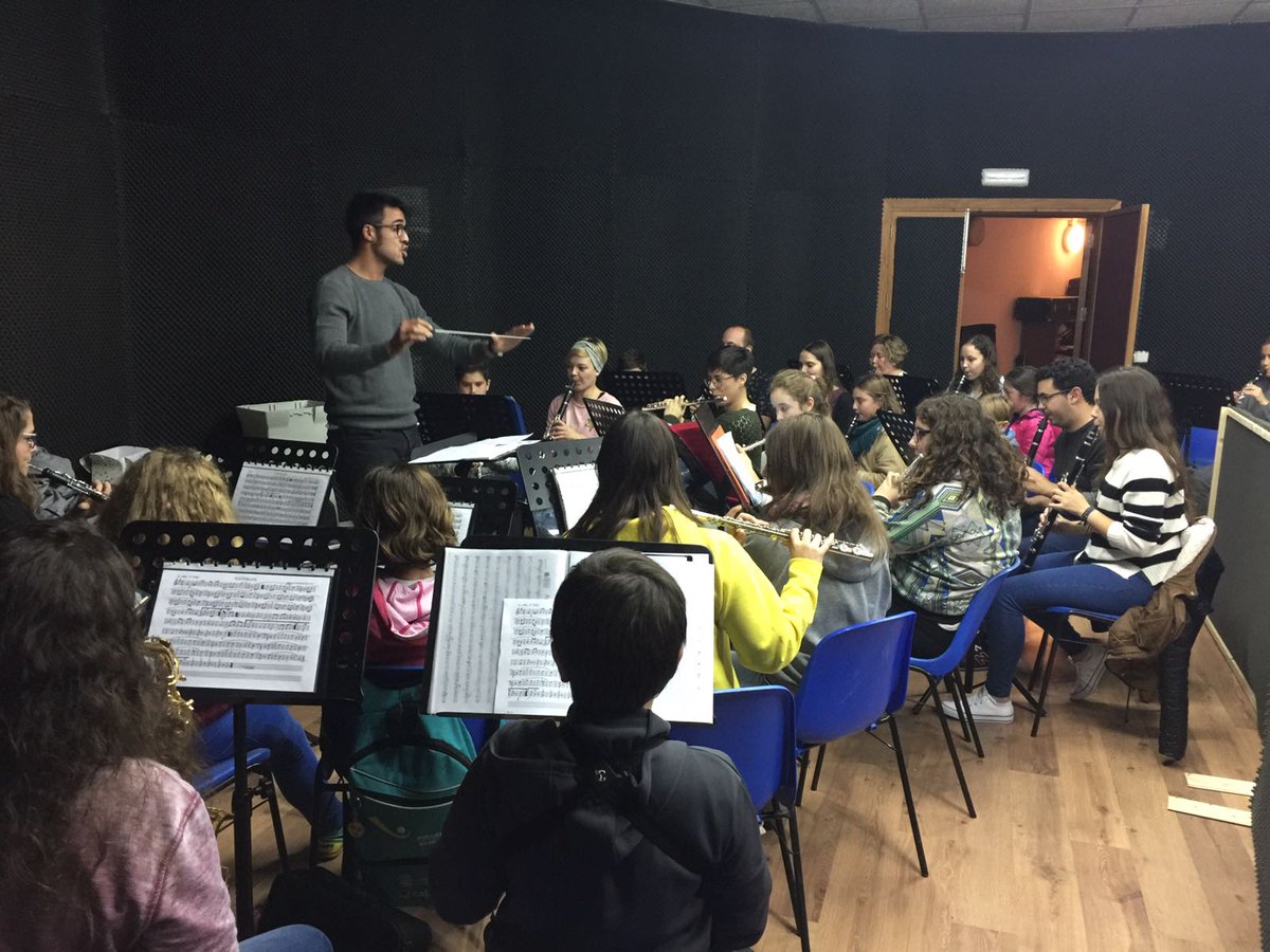BandaSorbas's tweet photo. Nuestros pequeños se unen al ensayo de la banda. Trabajamos duro para preparar nuestro Concierto de Navidad. 🎶🎵 https://t.co/PqInBOG1TY