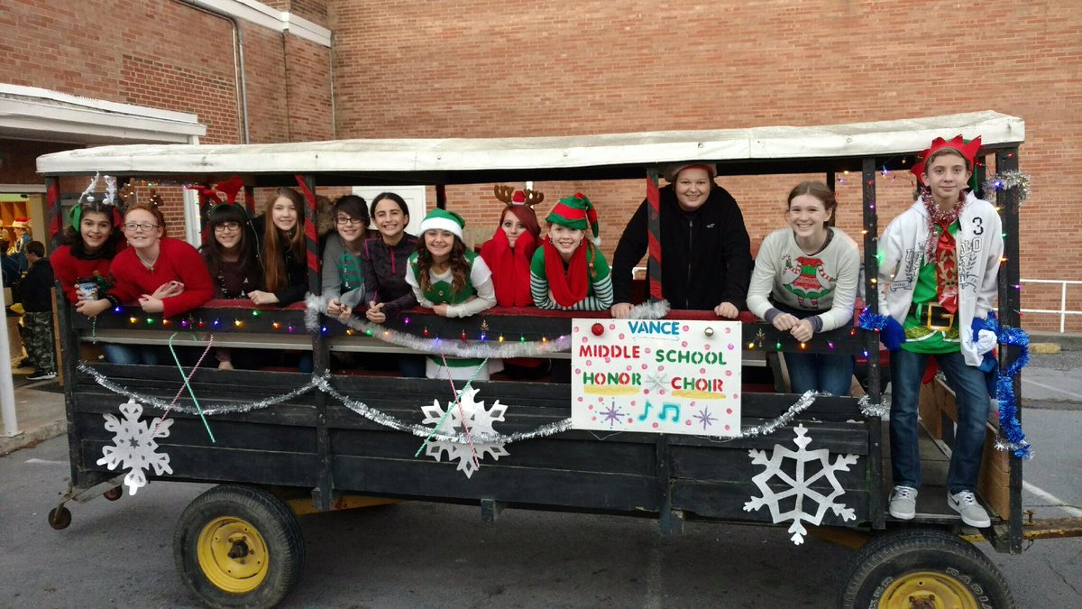BTCS_TMS's tweet image. VMS chorus spreading Christmas cheer in the Bristol Christmas parade!