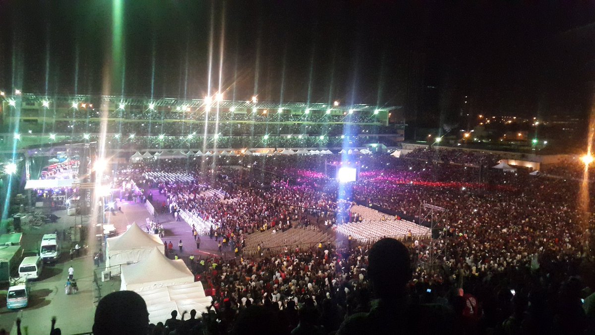 Tobi_Flink's tweet photo. Turning up for Bros. J!!! #experience2016 https://t.co/00AXRrtNQR