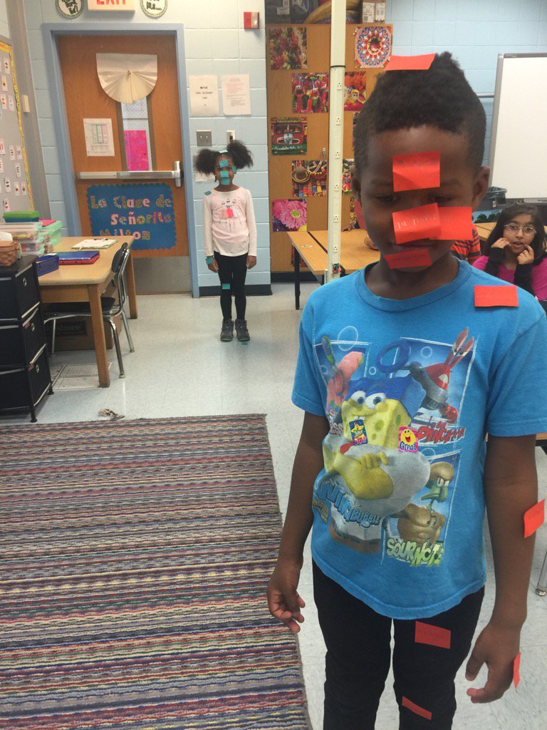 SenoritaMilton's tweet photo. 2nd grade Ss labeling each other for partes del cuerpo review! #dontmove #earlylang #fless #kinesthetic #elemspanish https://t.co/pVJZibuO0T