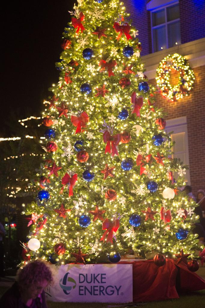 Energy for 5300 LED lights on Light Up #Clermont tree cost only $6! See your holiday lighting costs <a href="/DukeEnergy/">Duke Energy</a> tool spr.ly/60128Jwvo