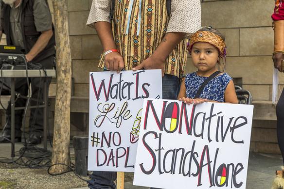Now is a crucial time to #StandWithStandingRock &amp; resist the Dakota Access Pipeline. Here's an action guide: bit.ly/2h3iNLW #NoDAPL