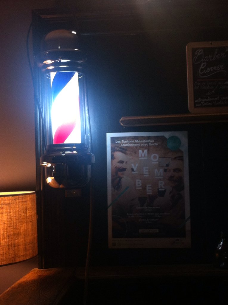 Juju_LaNantaise's tweet photo. Géniale Soirée de clôture de @Movember a #cafésurcour !! #tontonsmoustachus #stopmendying #donnez #nantesmaville 😁 https://t.co/9jpABwNCOq