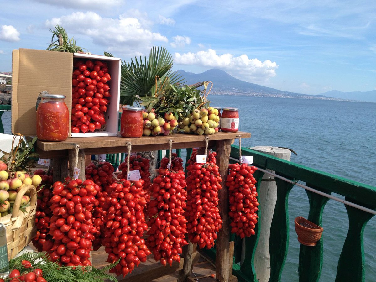 FabioDesio69's tweet photo. Vedo che il #pomodorino del #Piennolo del #Vesuvio sta #portando #fortuna al #Napoli
https://t.co/P820ZmfCsb
#TuttiInCucina #tuttiincucina https://t.co/a4RfjDipdF