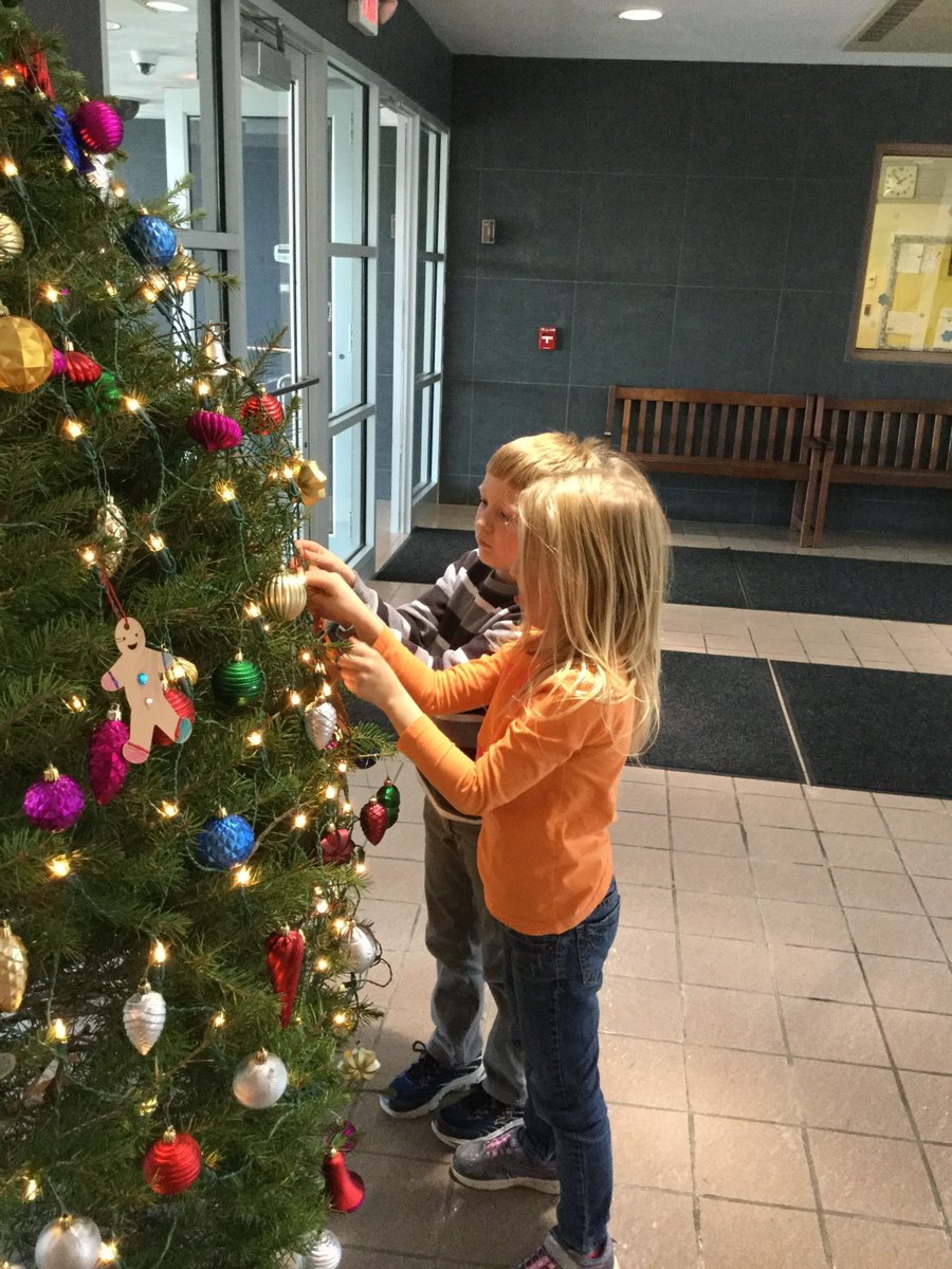 nhwhamel's tweet photo. We helped decorate the tree @NHWelemschool with our own ornaments! https://t.co/gfJoCusSdZ