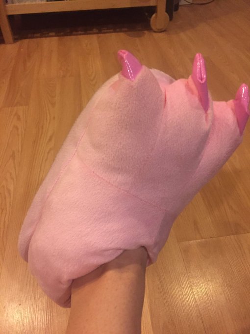 My house slippers. xP https://t.co/4ng2ibSwH4<a href="/tag/homemade"class="tags"><span>#homemade</span></a><a href="/tag/local"class="tags"><span>#local</span></a>