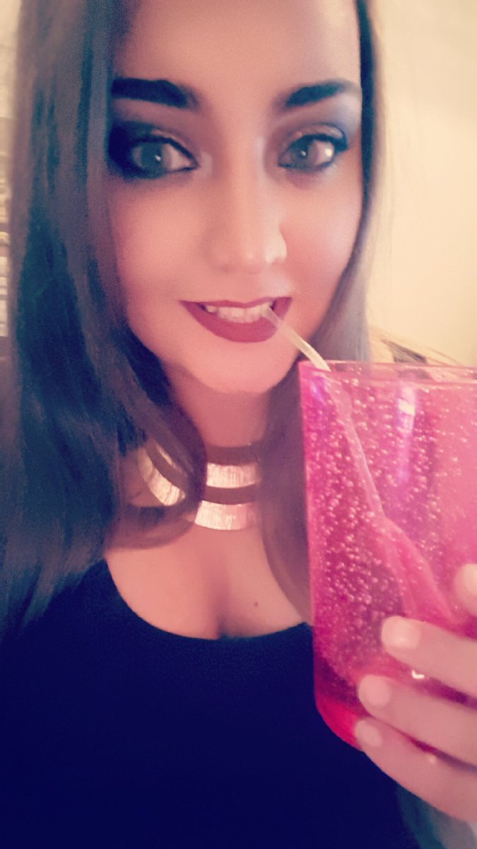 AmySB91's tweet photo. Drinks 🍹🍹🍹🍹 https://t.co/GcwPu5XJf3