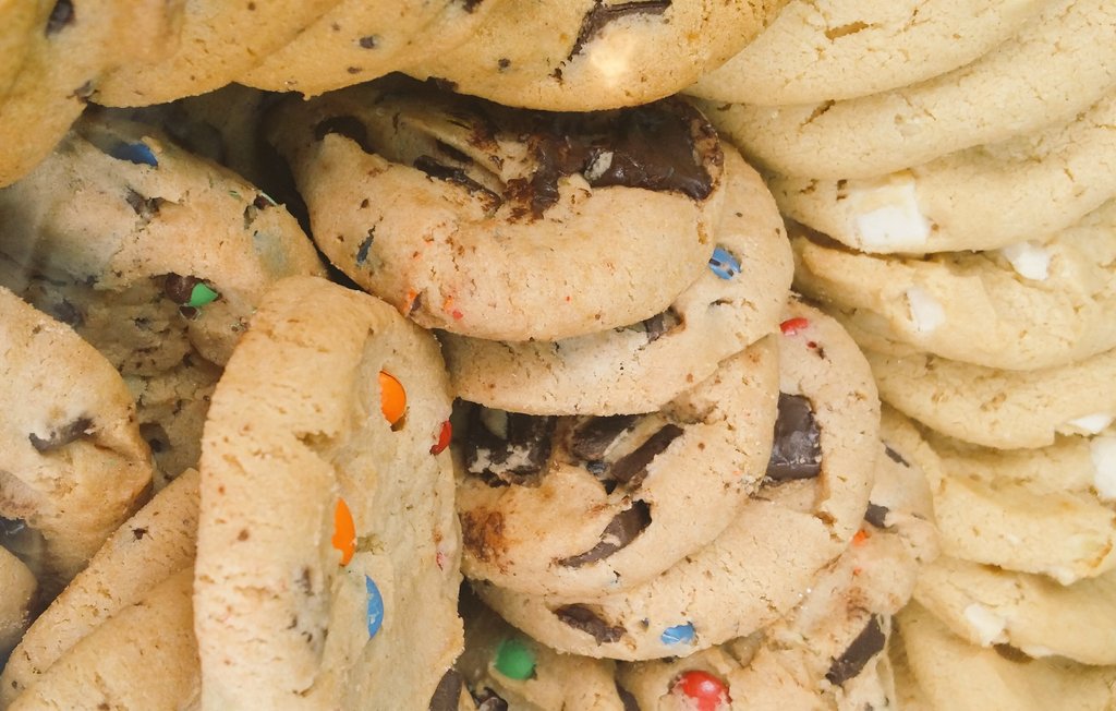 AnnaZonee's tweet photo. Follow these sweets and me to the @YumaRotary Walt Kammann Sausage Fry! Tonight @ 4pm @yumaciviccenter. https://t.co/7GYdVwzxii