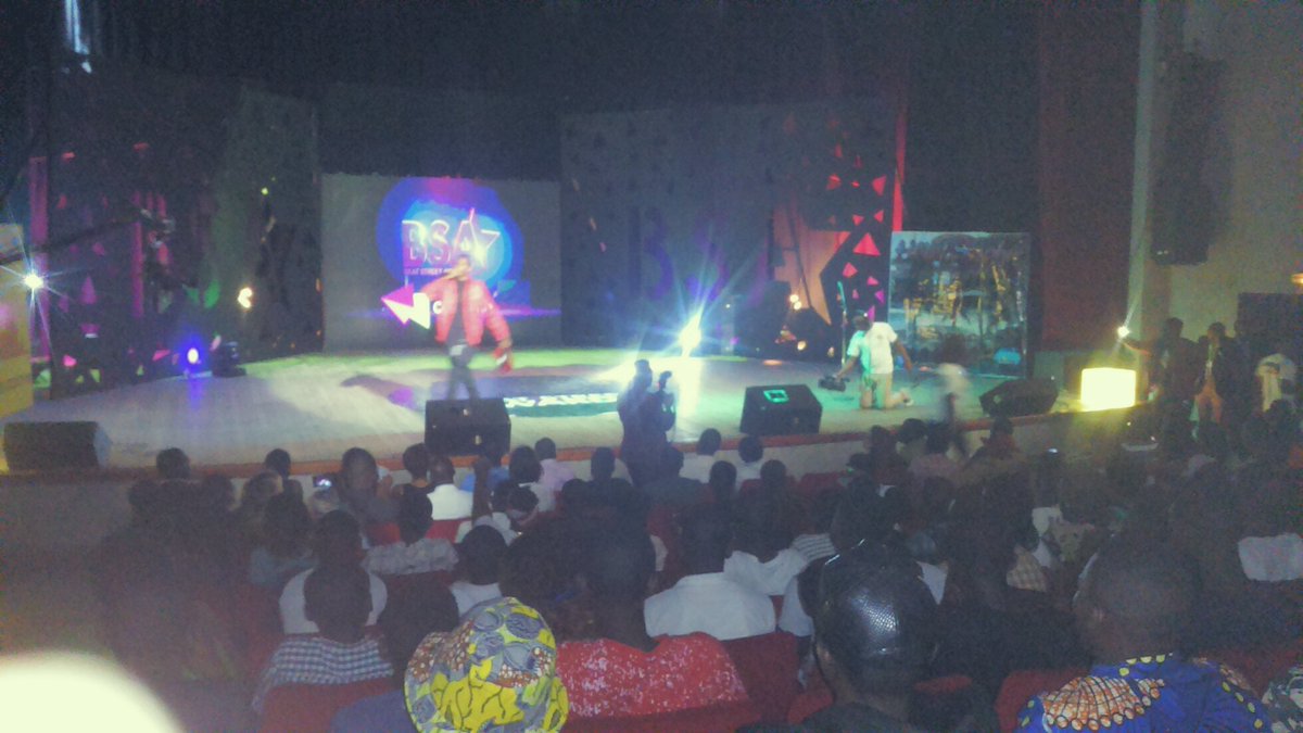 Aleumi23's tweet photo. @SoseyBoy sur scène #BEATSTREETAWARDS2016 #Urban242 #BSF16 https://t.co/QgdUelqut9