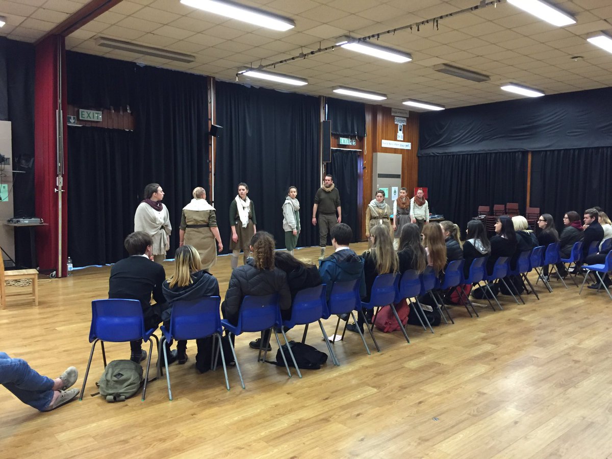 DramaLlanhari's tweet photo. Llongyfarchiadau enfawr i fyfyrwyr @CangenDDS ar eich perfformiad @AdVerbera. Y disgyblion a minnau wedi mwynhau'n fawr. Diolch 👍 https://t.co/x8R3eavEW9