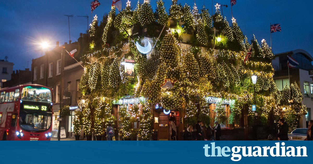 vcom1's tweet image. A travel list we can fully get behind :) The best #London pubs to spend the Christmas season visiting! buff.ly/2g1cerD