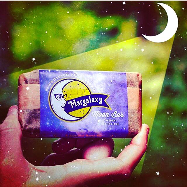 happeninginpdx's tweet photo. ๐ฎHoliday Night Market๐ฎ||#Margalaxy ๐๐ #MoonBars ๐ #MercyCorpsNW || https://t.co/wjAxiTJW68 https://t.co/bfOziXmecB
