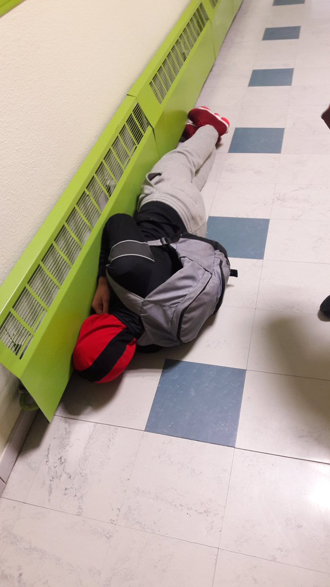 Justinadaptable's tweet image. Qd t'es en stmg et que t'as froid..