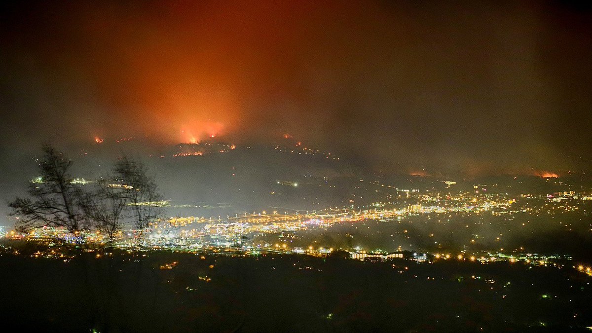 wbir's tweet photo. Federal investigators want anyone who hiked the Chimney Tops trail on November 23rd to contact them: 
https://t.co/MeuGWho6Dk https://t.co/mWGAiq221Y
