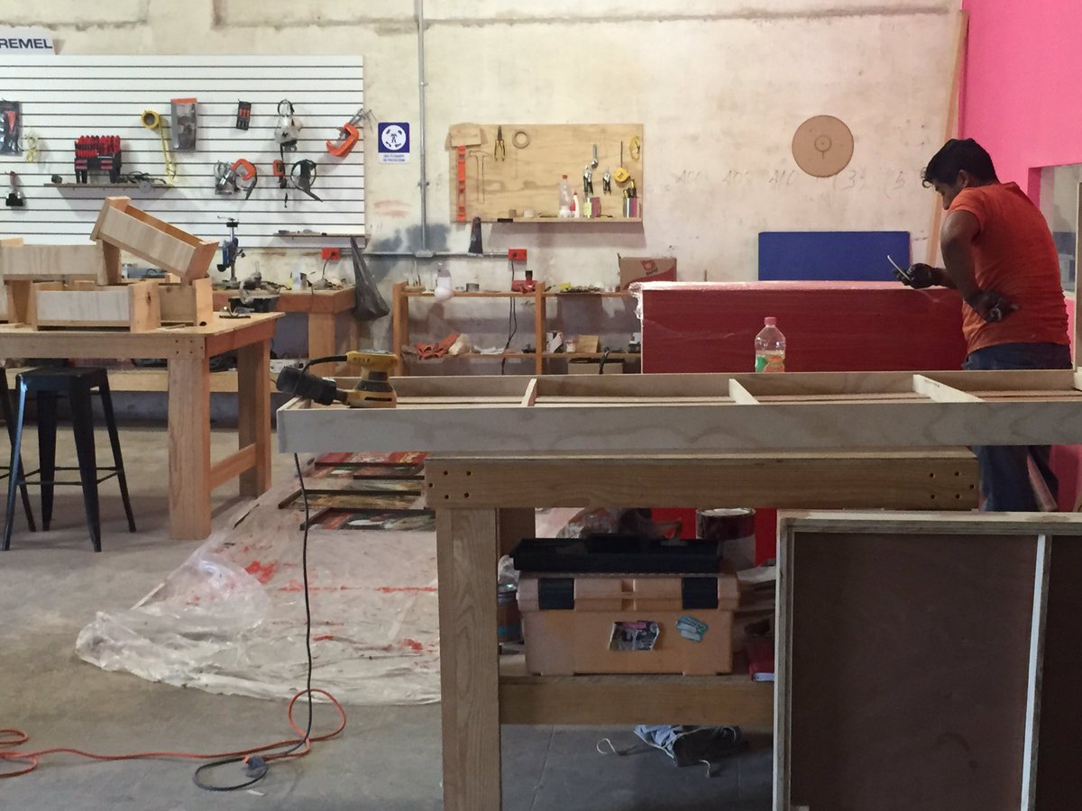 the_hublab's tweet photo. El área de carpintería del hublab ha recibido a grandes creativos esta semana #fabricación #diseño #hazlotumismo https://t.co/ezeYIO8L39