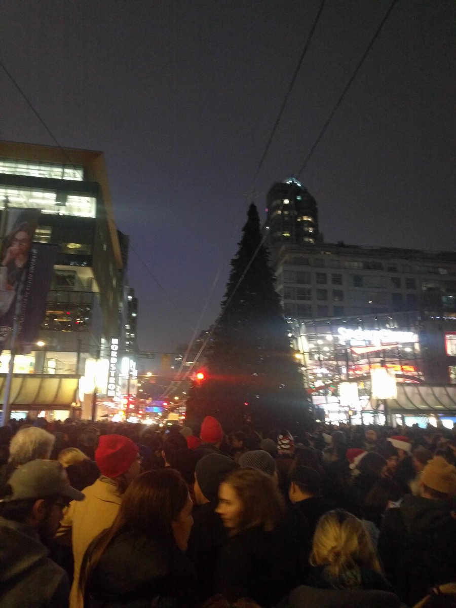 ColinRose's tweet photo. Waiting for the moment ๐
#VanTree16 lighting tonight supporting #vankidsfest @vicf https://t.co/grDoymZBkl