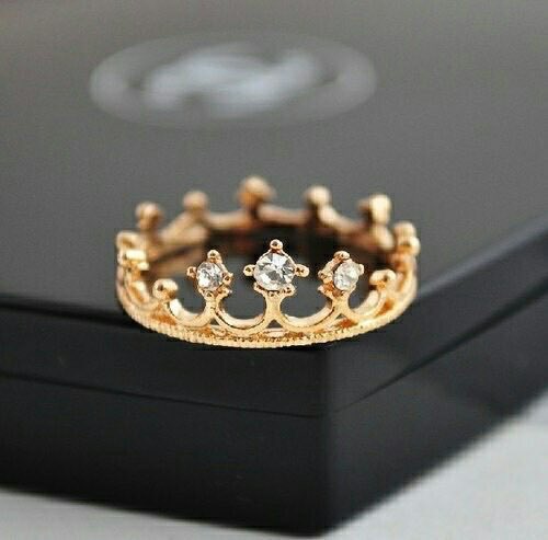 MVRNoticias's tweet photo. Alguien regáleme este anillo. Real https://t.co/krovVVHnSB