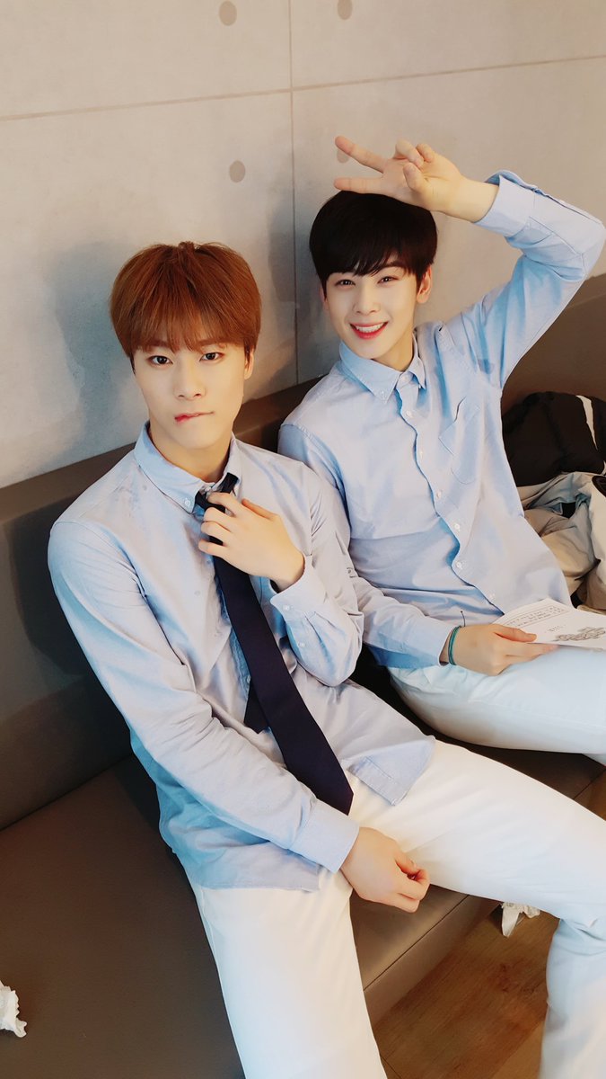 offclASTRO's tweet photo. 저희 응원해줄라고 많이 기다리셨는데....
너무 일찍 끝나서 죄송해요 ㅠㅠ😦
너무 아쉬워요..힝~~..
추운 날씨에도 너무 오래 기다려준 우리 아로하여러분!!!!! 이제 곧 점심이니까 밥 꼭 챙겨드셔야 해요!!
#아스트로 #고백 #미안해요 #나중엔.. https://t.co/QN5EC6i4Hd