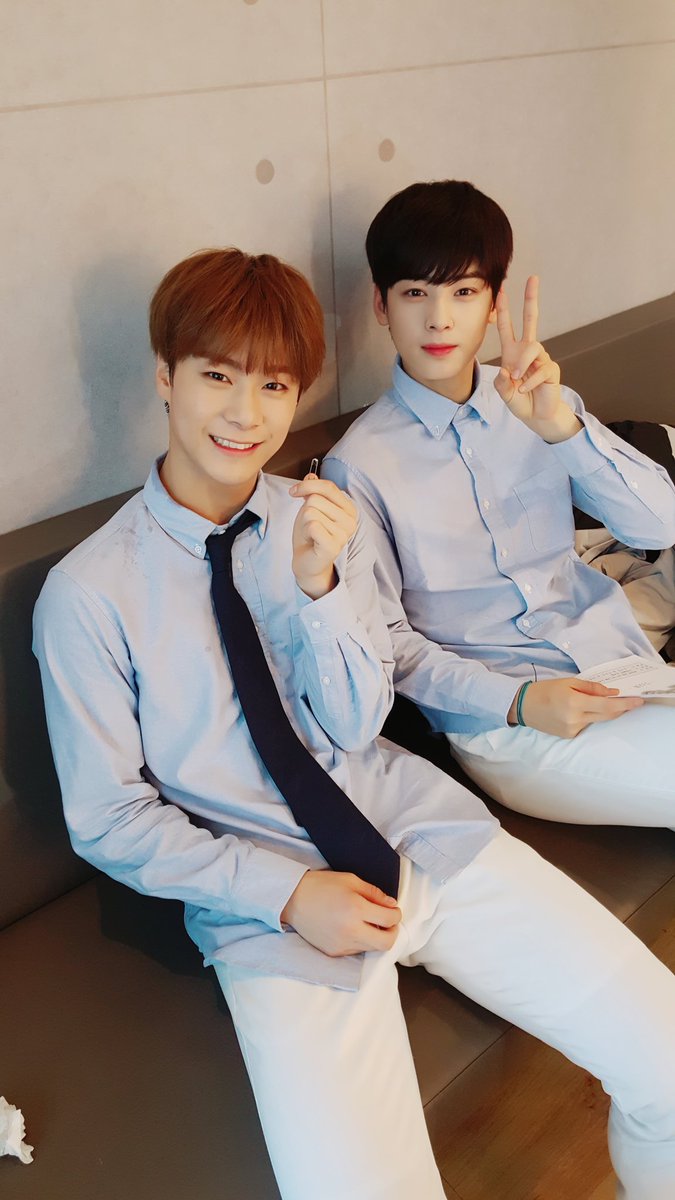 offclASTRO's tweet photo. 저희 응원해줄라고 많이 기다리셨는데....
너무 일찍 끝나서 죄송해요 ㅠㅠ😦
너무 아쉬워요..힝~~..
추운 날씨에도 너무 오래 기다려준 우리 아로하여러분!!!!! 이제 곧 점심이니까 밥 꼭 챙겨드셔야 해요!!
#아스트로 #고백 #미안해요 #나중엔.. https://t.co/QN5EC6i4Hd