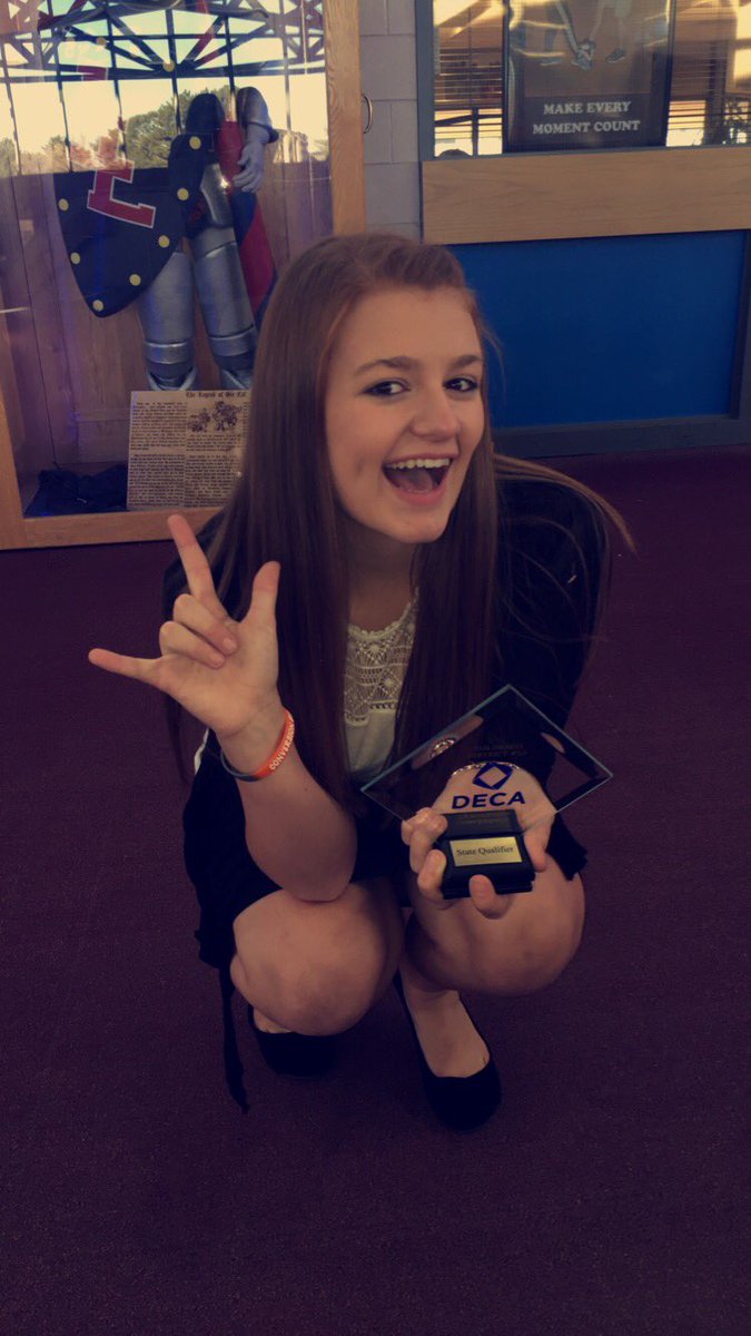 EricaWhaley2's tweet photo. State bound #decadistricts #lhsdeca https://t.co/JnGfJRklIe