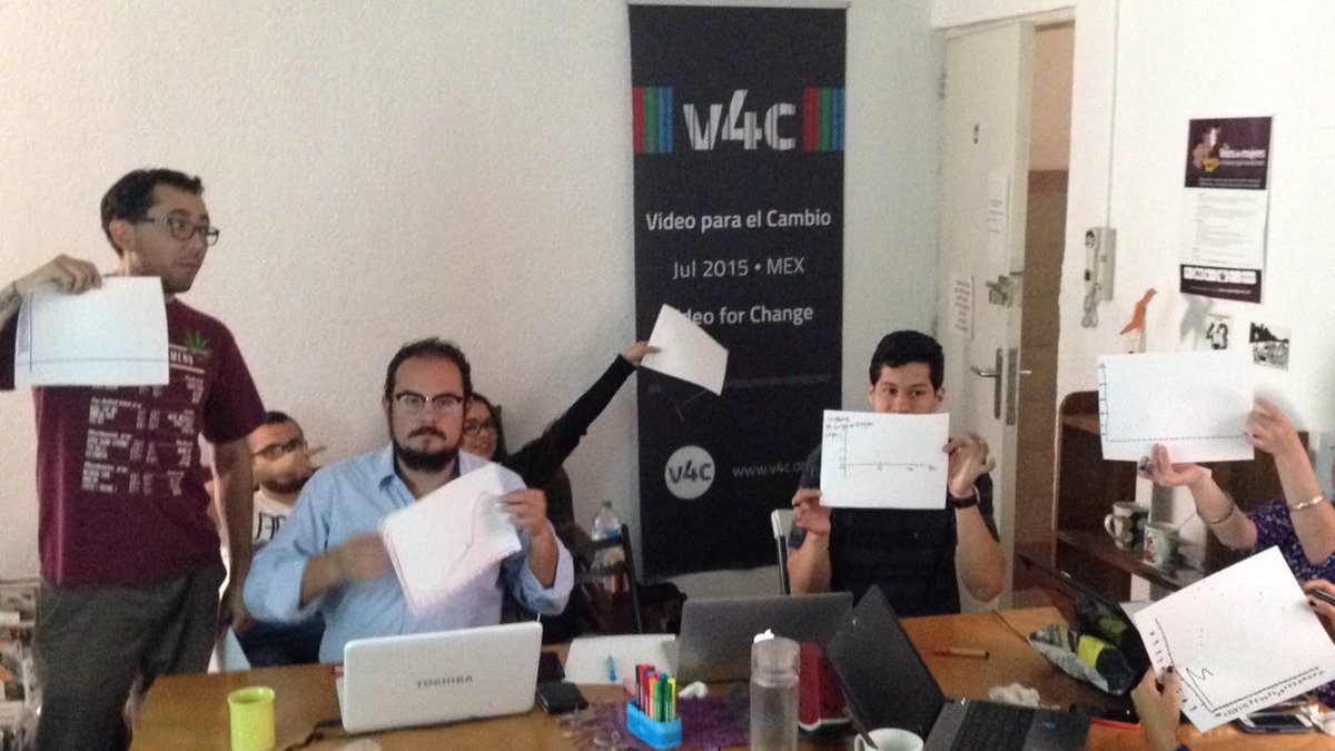 EscuelaDeDatos's tweet photo. Aprende a usar tablas dinámicas con #EscuelaDeDatos. Aquí @PhiRequiem, fellow 2014, justamente enseña eso. https://t.co/sthvQsl10H