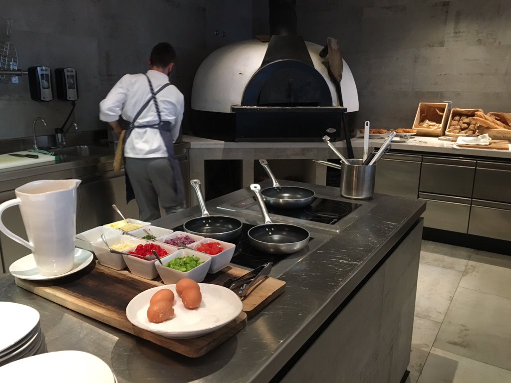 RachelChang's tweet photo. Just some of the tasty amenities at 5-star #AzorHotel just opened in May with rates as low as $80/night. #azores #portutrek #portuhopping https://t.co/NGW7vceReX