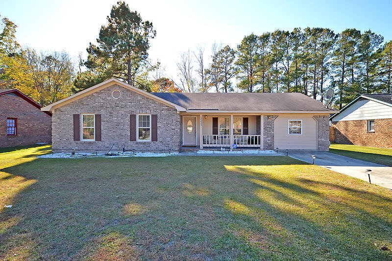 This Sangaree house is perfect for first time buyers looking for their starter home! #HomeHighlight ow.ly/8TVz306D9d1
