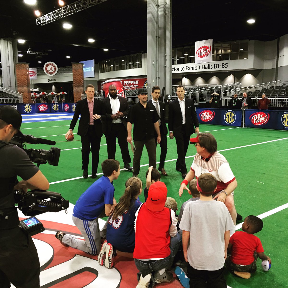 SECNationBus's tweet image. Anybody got downs on next game Larry? #SECChamp25 #FanFest @drpepper @mspear96 @GregMcElroy