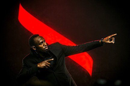 wine_today's tweet photo. Great partnership between @usainbolt &amp; @GHMUMM #Champagne 
https://t.co/pjb2jLmRfT https://t.co/mOTvCaAp7o