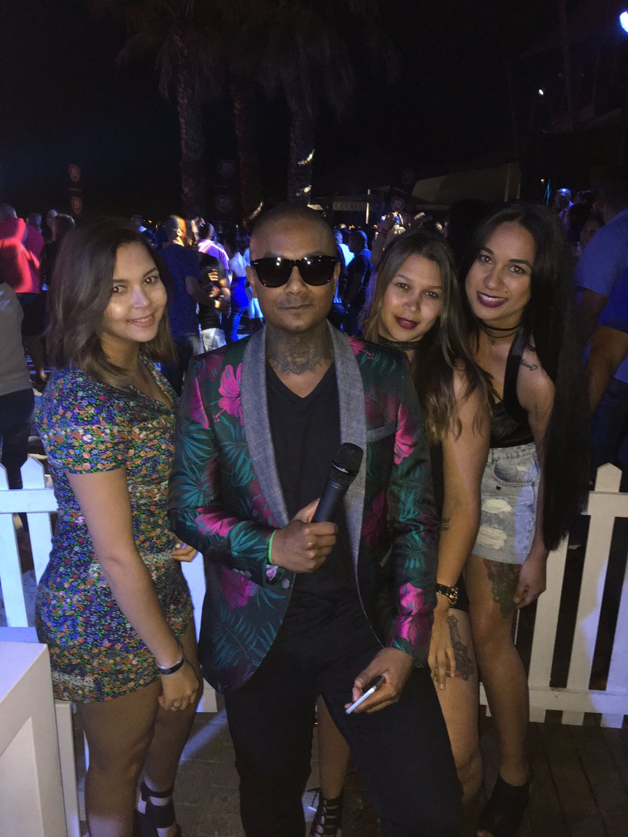 CandiceLKing's tweet photo. Oh hey there @NigelPierce @KinkyAfroSA https://t.co/13MZYxghXo