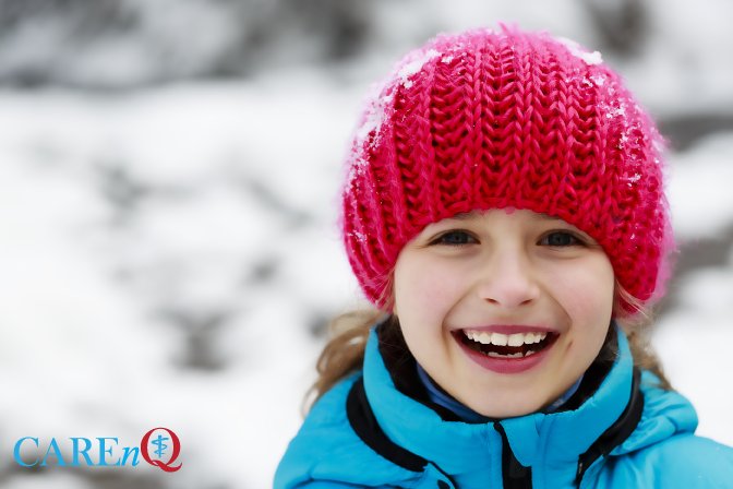 CAREnQ_Health's tweet photo. Tis the season to bundle up! Gloves and a hat will help prevent body heat loss when outdoors. #HealthyTip #CAREnQ https://t.co/U5MJj9PZtV