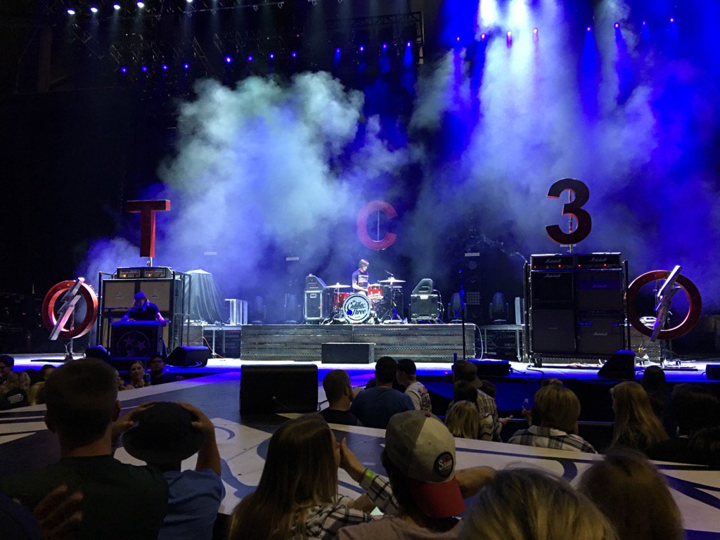 Enroute to see <a href="/thecadillac3/">The Cadillac 3</a> <a href="/thejaren/">jaren</a> in Springfield tonight for our 10th show! #isawwhitelightning #backitup