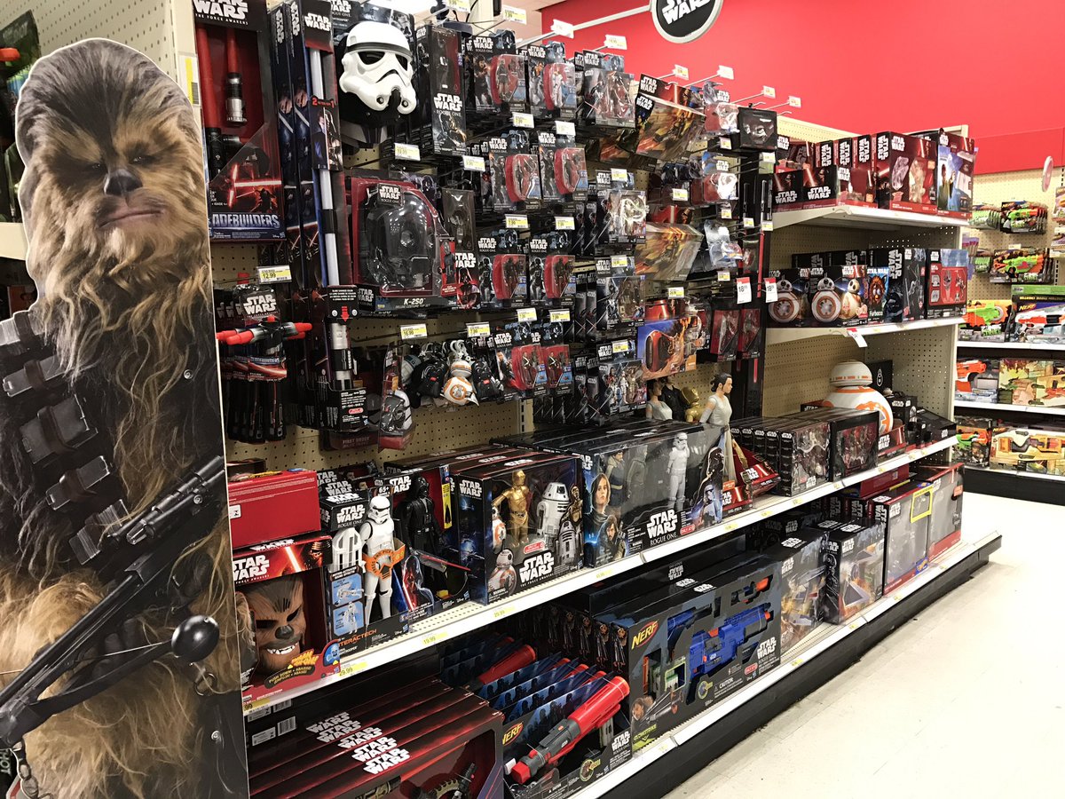RlinaresRosel's tweet photo. Toy team getting ready for the holidays @t0286 #dreamteam https://t.co/SVEMVQ2955