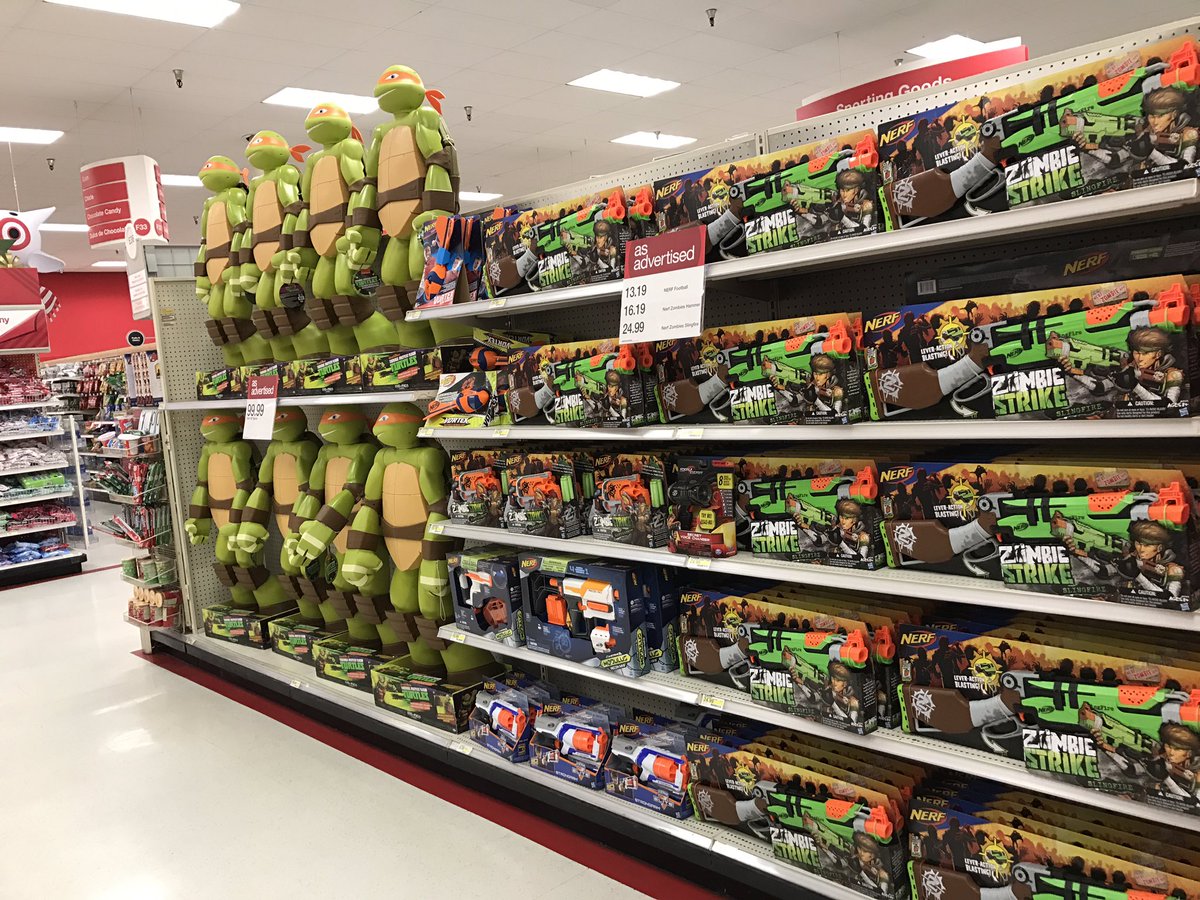 RlinaresRosel's tweet photo. Toy team getting ready for the holidays @t0286 #dreamteam https://t.co/SVEMVQ2955