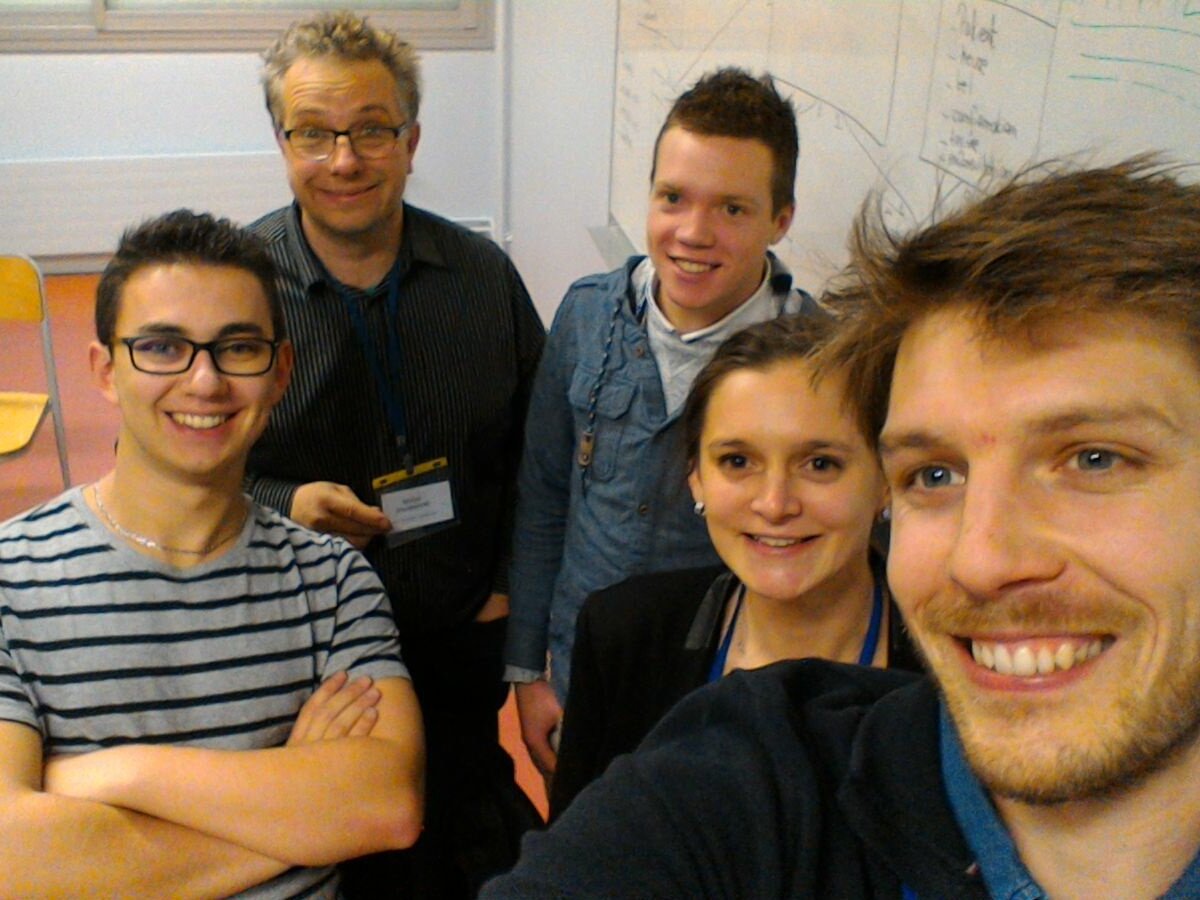 Baltazapp's tweet photo. La team #severine est chaude pour le #H4HLH  ! La file d'attente n'a plus de secret ! @HackForHealthLH https://t.co/tZ203jilq6