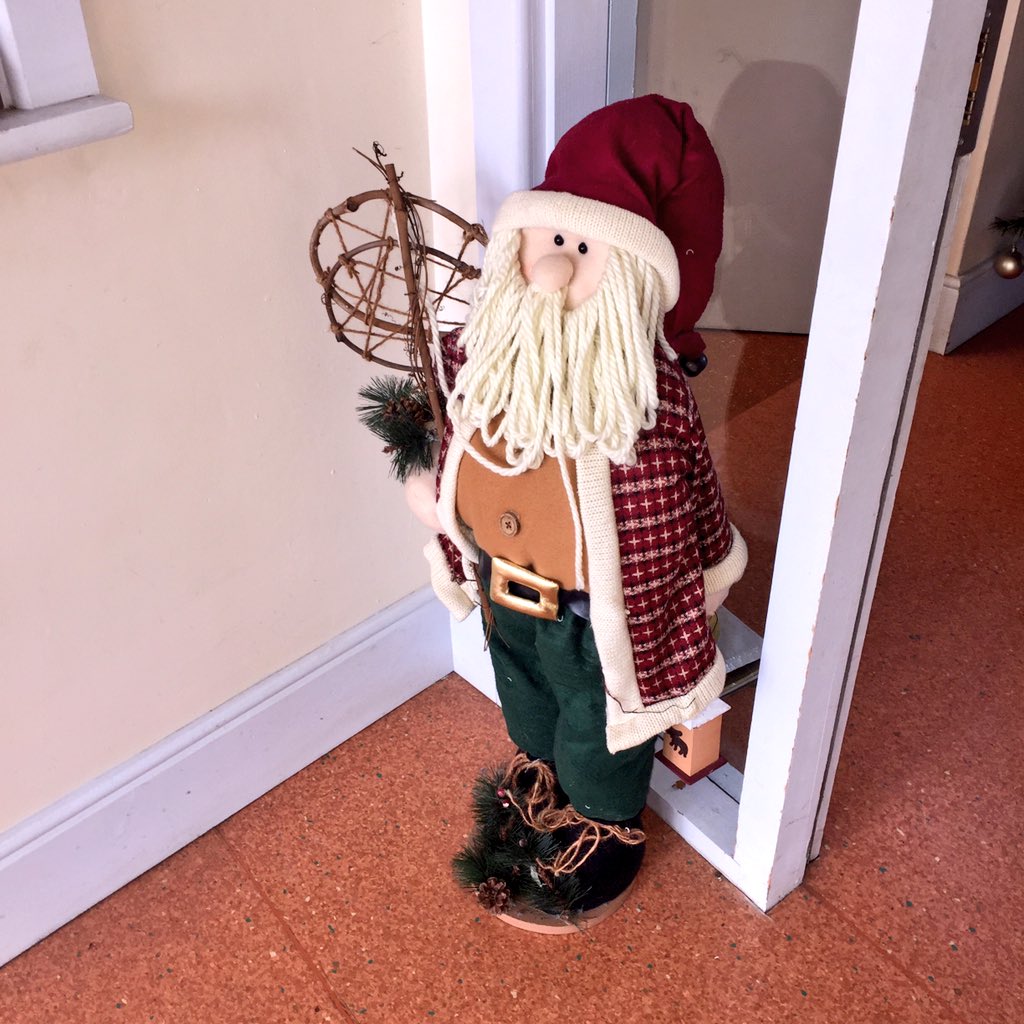 barnashronens's tweet photo. It's beginning to look at lot like Christmas in Barnashrone National School😊🎄🎅🏼 https://t.co/DMXKDhbPnH