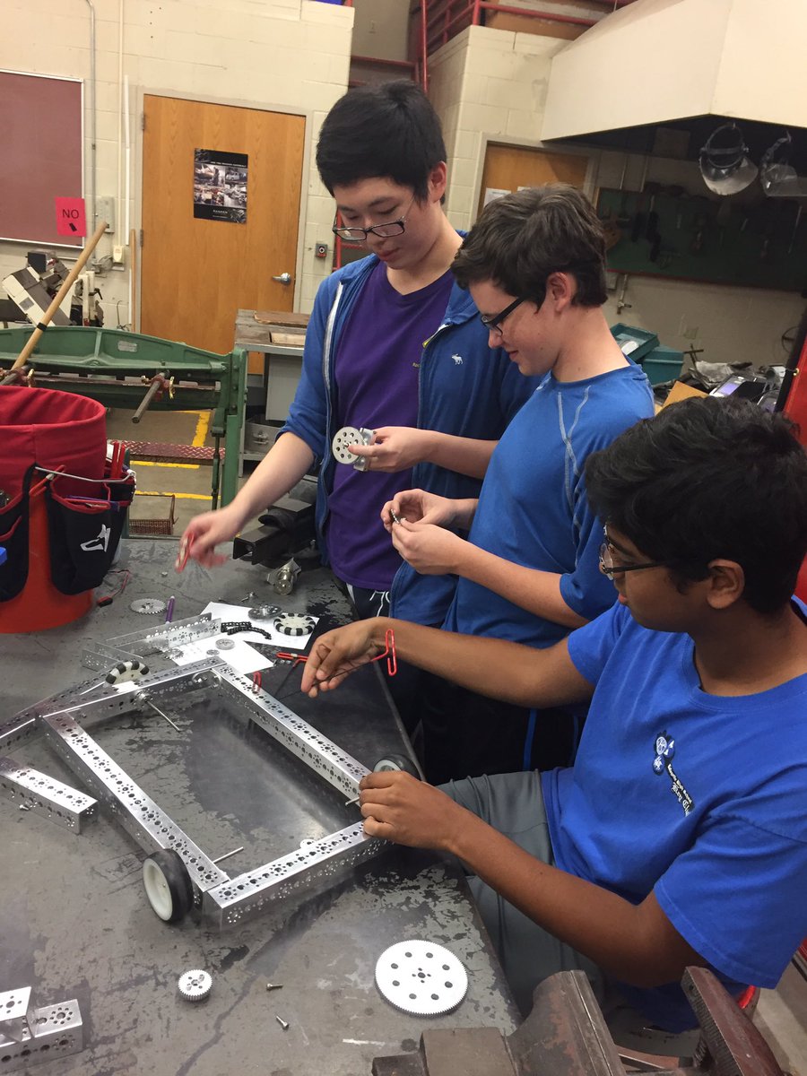 kaon7951's tweet photo. Working on our chassis!!!!!! https://t.co/JORvSqIgGn