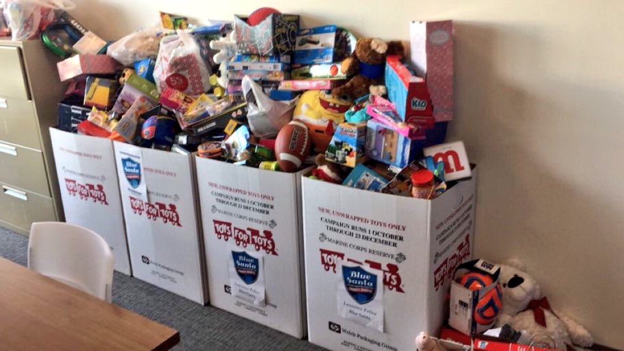 JayhawkAlee's tweet photo. The @KUMAccProgram organized a Toys for Tots drive. Keep the donations coming @KUbschool students! https://t.co/nxS7CoFmg2